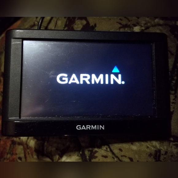 Like New Garmin Nuvi 52lm GPS 5" Navigation System With Mount & 2 Charging Cords - Picture 1 of 4